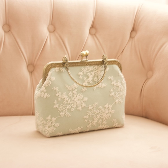 Handbags - Vintage Inspired Kisslock Bag